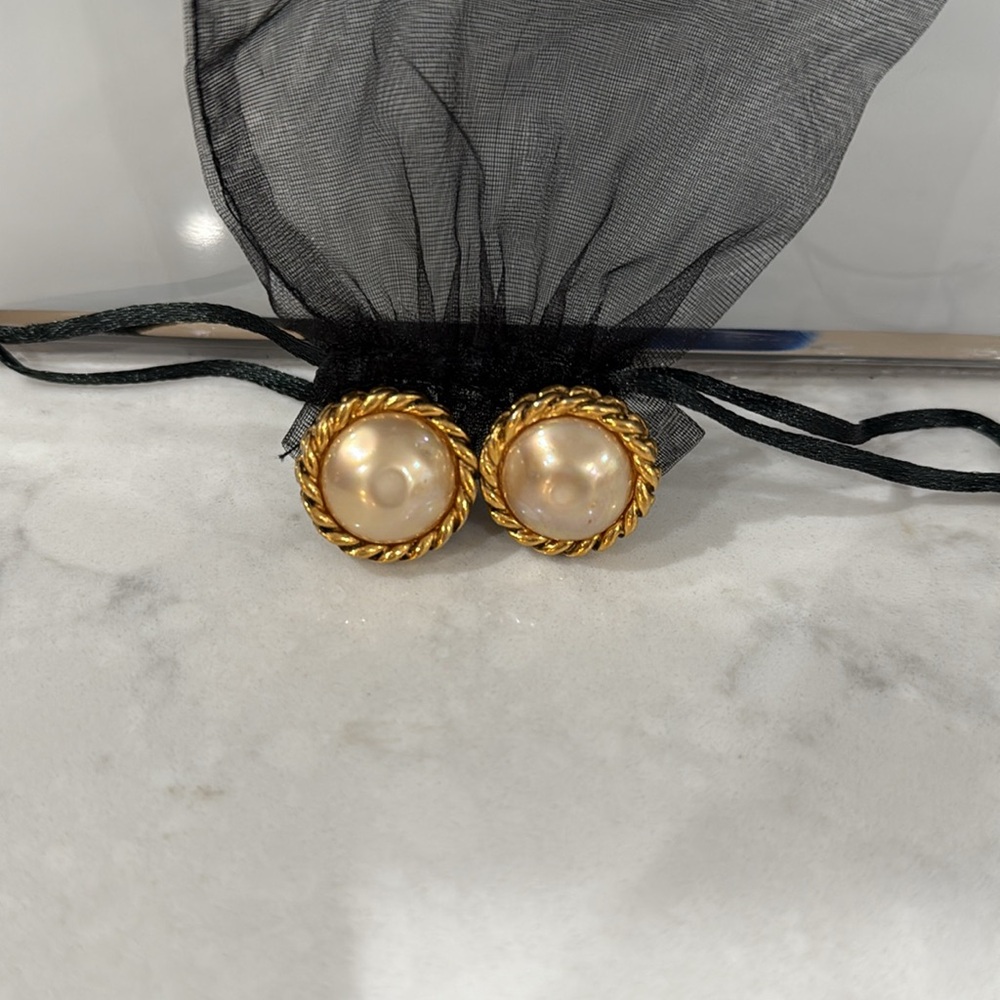 Vintage Pearl Chanel Earrings - Picture 4 of 9